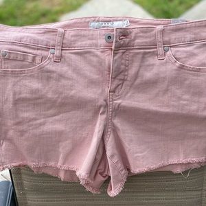 Brand new, super cute, just to light pink for me.